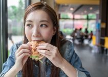 How to Stop Eating in Stress Mode in Public